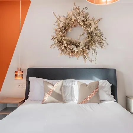 Esperance - Brand New Luxury With Parking *